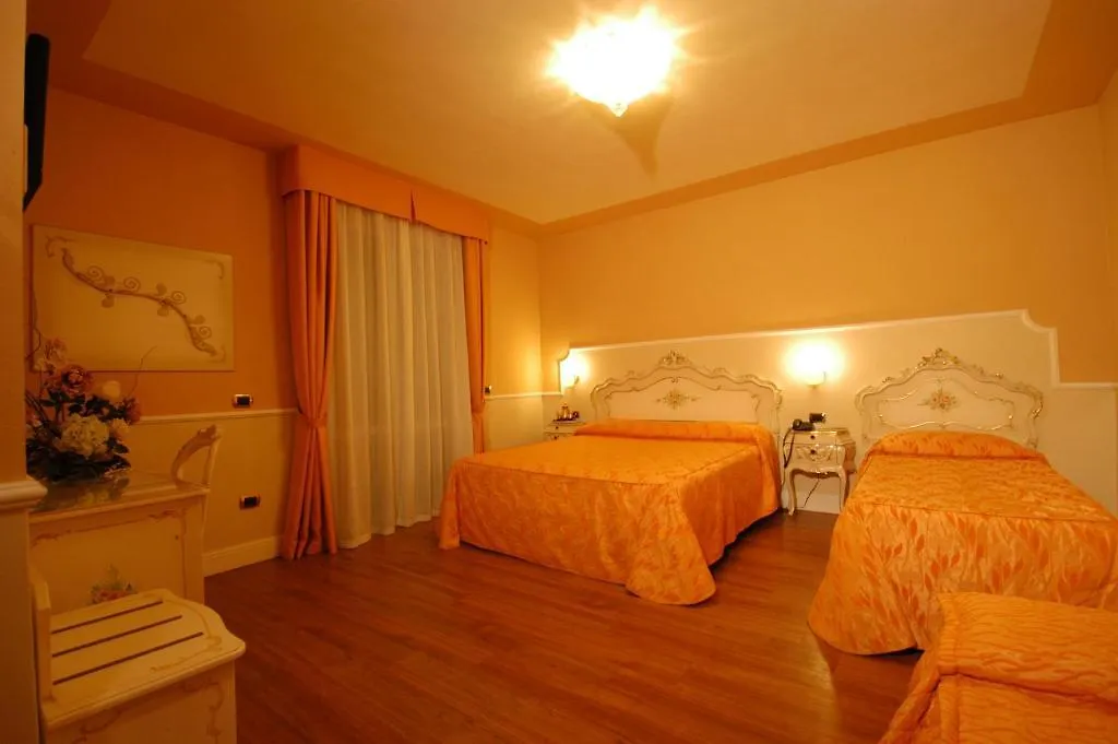 Hotel Confine Cola