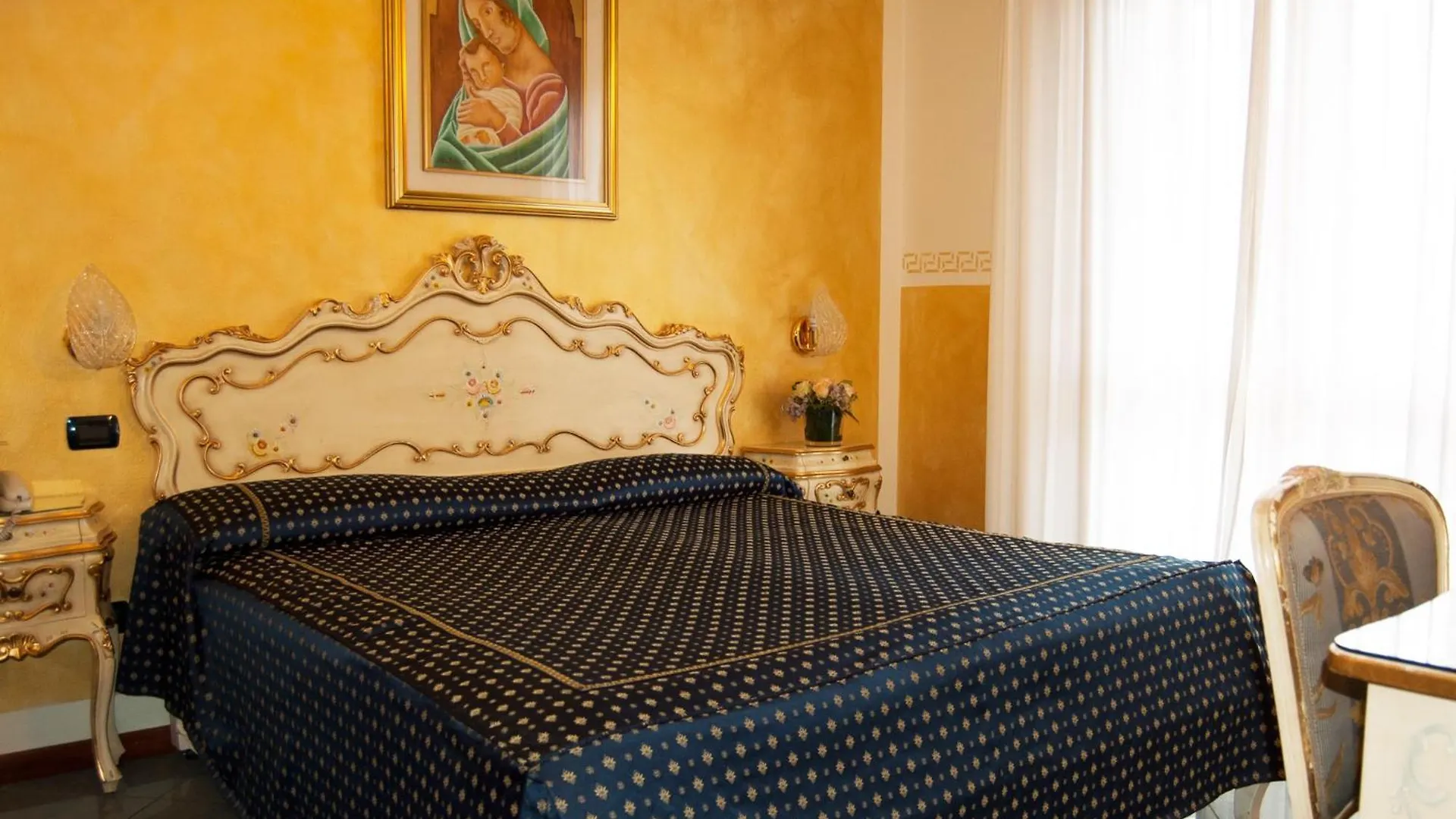 Hotel Confine Cola