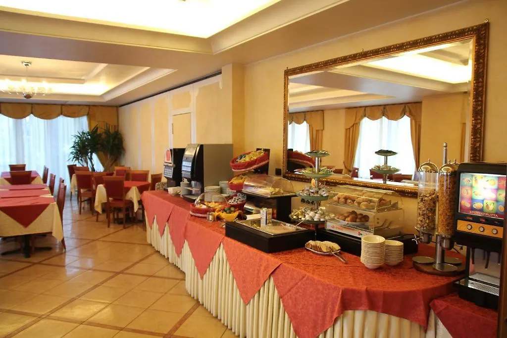 Hotel Confine Cola