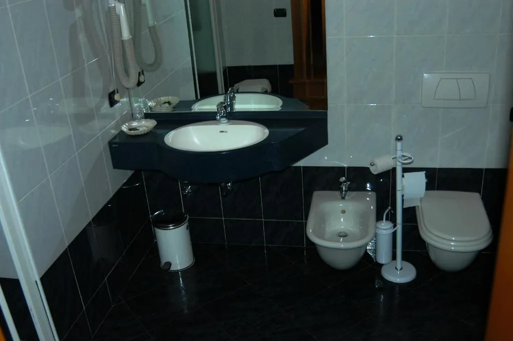 Hotel Confine Cola 3*, Cola (Verona)