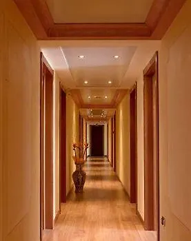 Hotel Confine Cola
