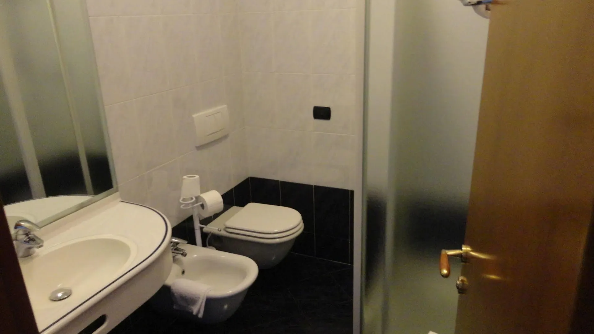 ***  Hotel Confine Cola Italy