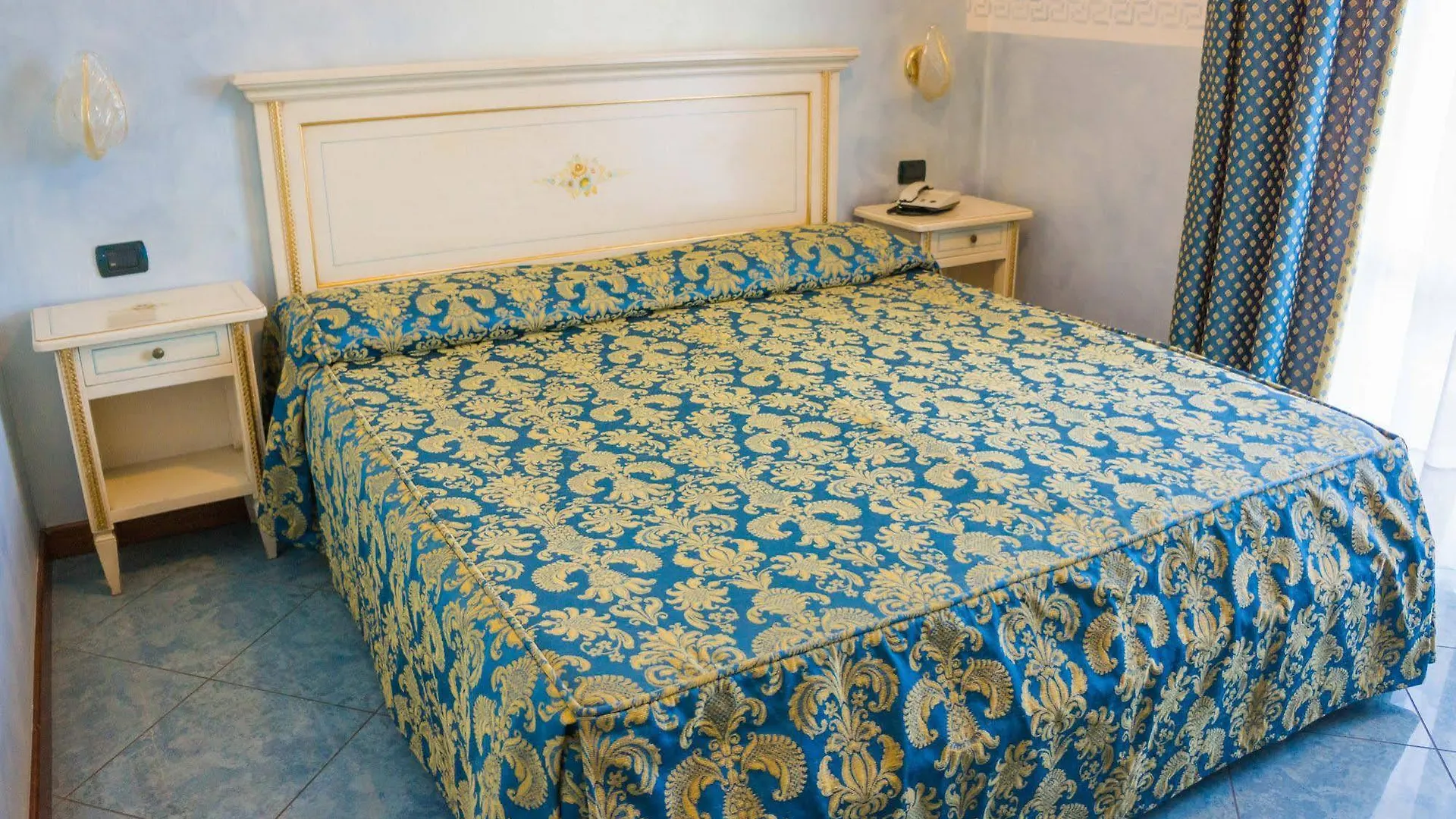 Hotel Confine Colà