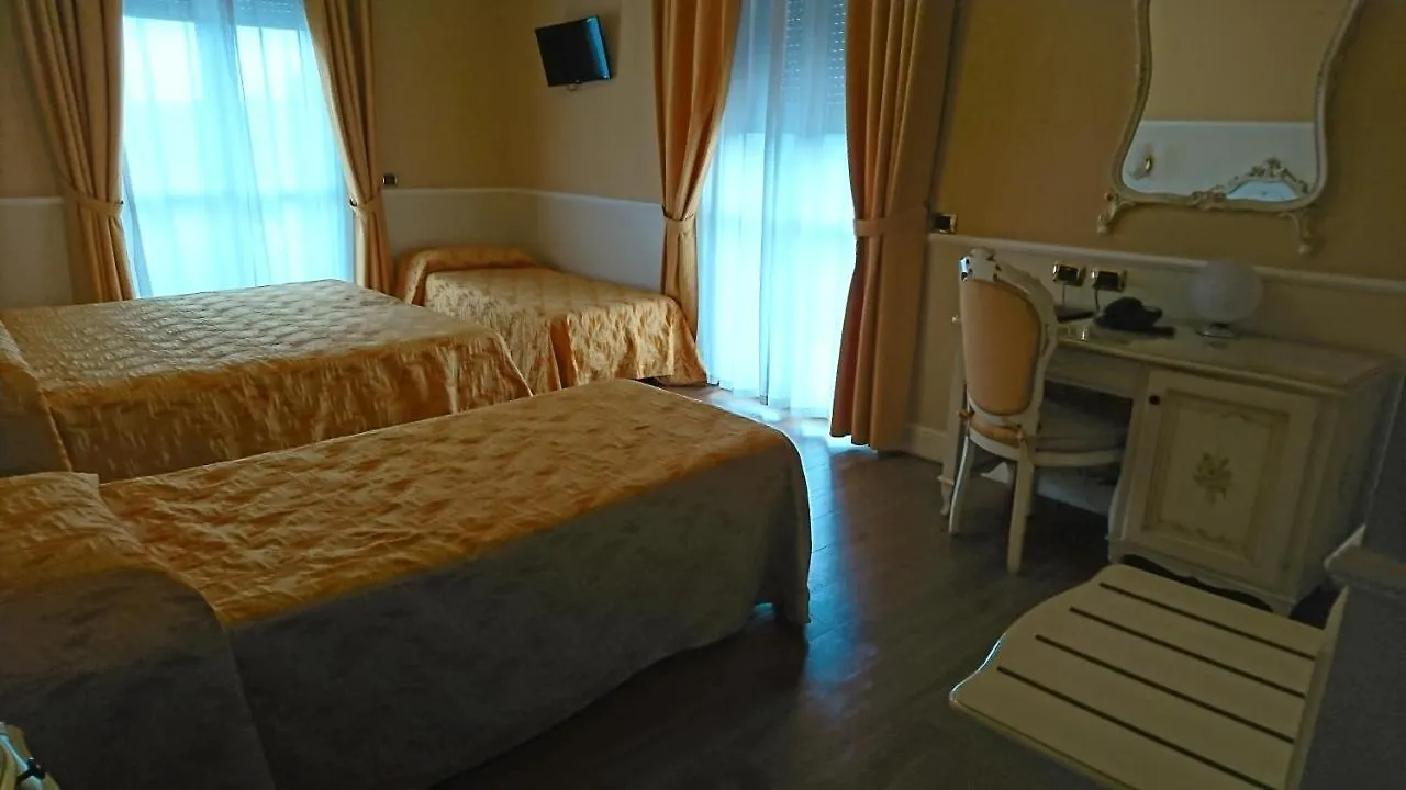 Hotel Confine Colà 3*,