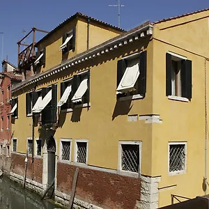 Al Palazzetto Venedig