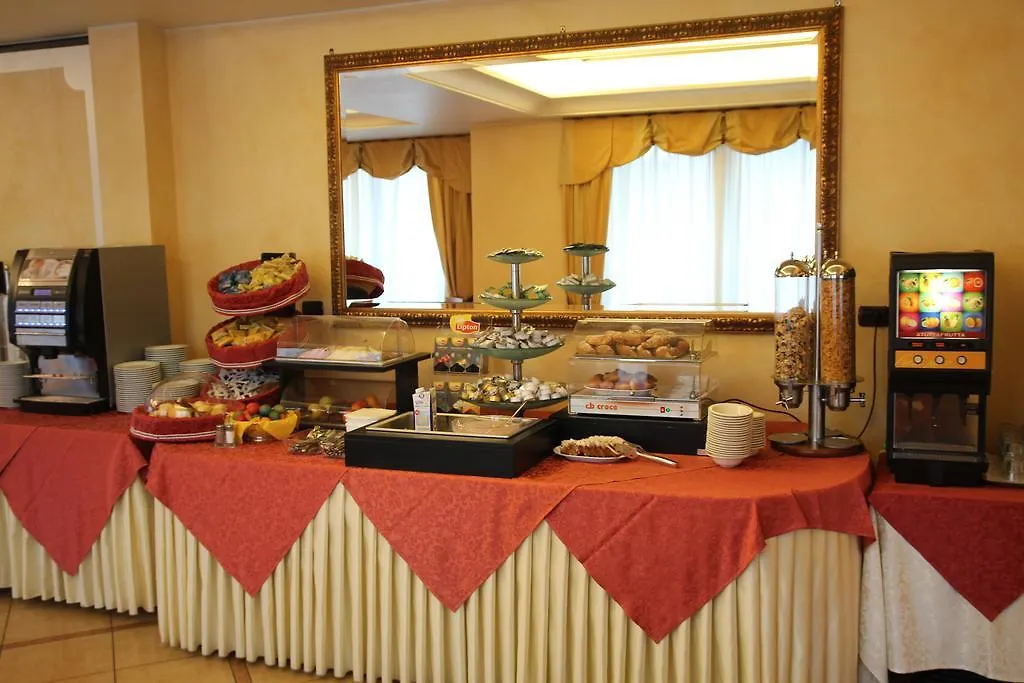 ***  קולה Hotel Confine איטליה