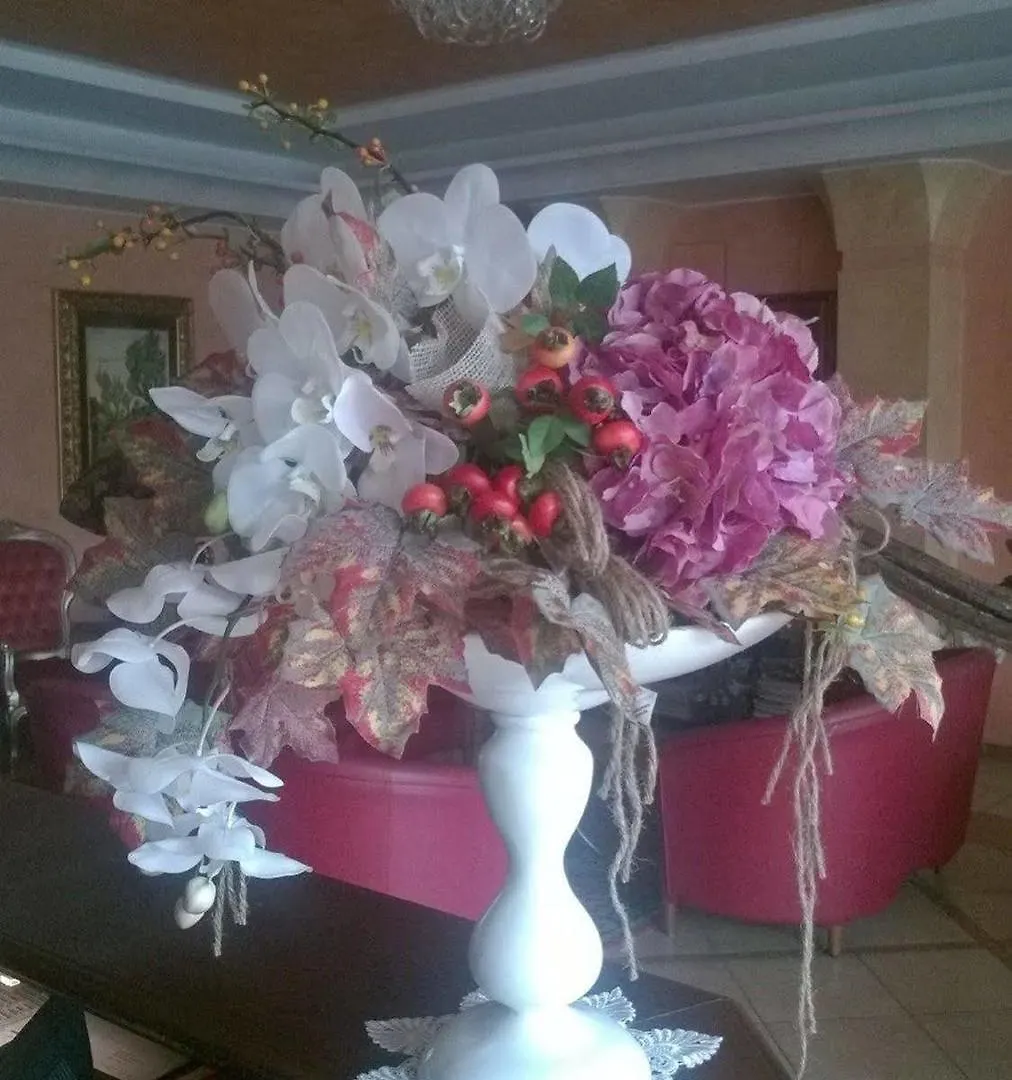 קולה Hotel Confine